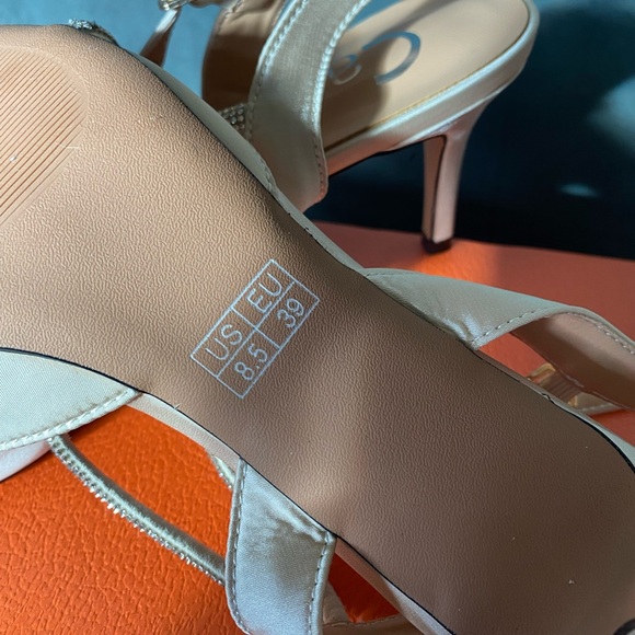 NIB Women's Cream and Silver Heels with Strap. MOB, MOG, wedding. - Picture 2 of 2